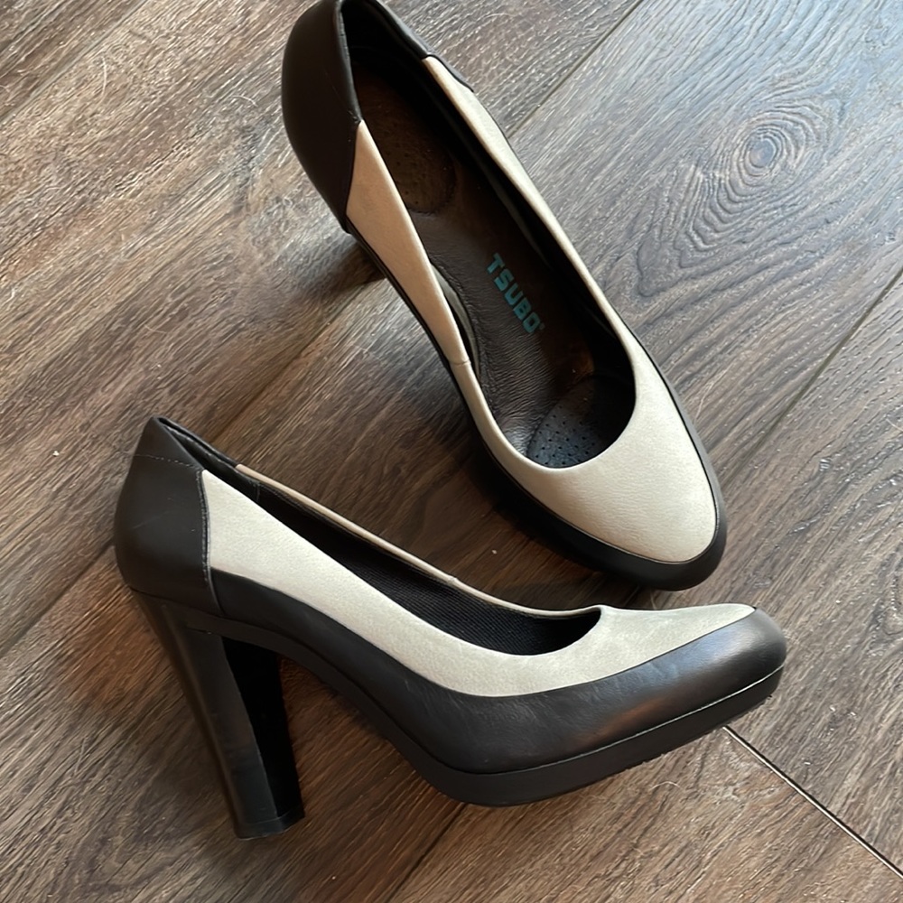 Tsubo Black and Cream Rounded Toe Heels, retro vibes - classy&sophisticated.